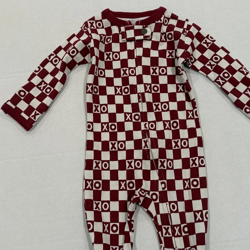 L'ovedbaby crimson XO checker organic zipper footie